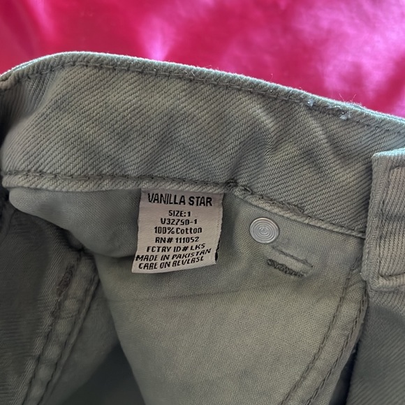 Vanilla star distressed denim short - Picture 4 of 7